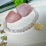 Herzlicht – Rosenquarz-Armband mit vergoldetem Blume des Lebens Charm