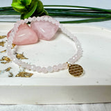 Herzlicht – Rosenquarz-Armband mit vergoldetem Blume des Lebens Charm