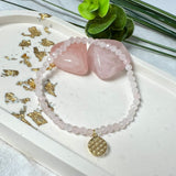 Herzlicht – Rosenquarz-Armband mit vergoldetem Blume des Lebens Charm