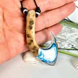“Handgefertigter Maori Anhänger aus Holz & Harz – Einzigartiger Schmuck mit Symbolik, ideal als Geschenk”