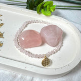 Herzlicht – Rosenquarz-Armband mit vergoldetem Blume des Lebens Charm