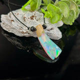 Harz Holz Halskette , Aurora Borealis,Hei Toki, bunter Nordlichter Schmuck, synthetischer Opal,Maserholz, Onyxperlen ,Lederband Geschenk
