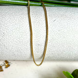 Vergoldete Panzerkette „Golden Grace“ aus 925 Sterling Silber in feiner Gliederung, 1,5 mm dick, 45 cm lang. Eleganter Goldglanz mit stabilem Federringverschluss. Ideal als Solokette oder für Anhänger – zeitlos, hochwertig und stilvoll.