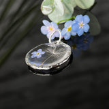 Pusteblumen und Vergissmeinnicht feiner silberfarbener Anhänger mit echten Pusteblumensamen und Blüte,Resin , Blumenschmuck,Lünette