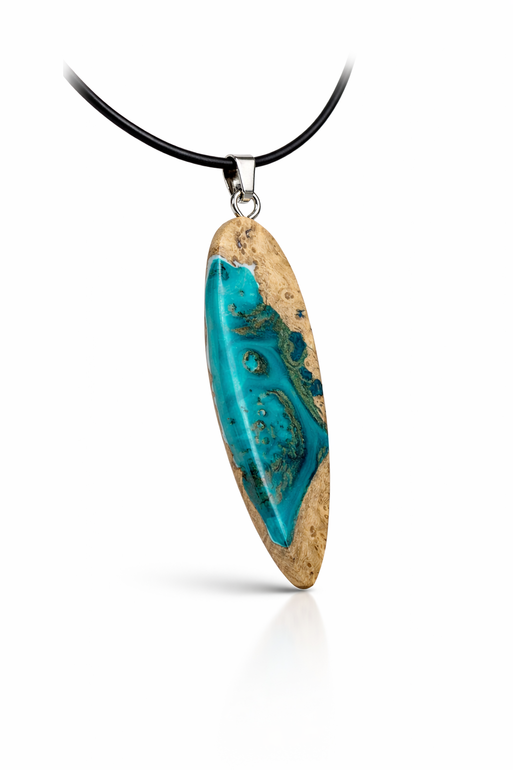 Maserholz und türkisfarbenem Resin mit Edelstahl Anhängerschlaufe an schwarzer Lederkette mit Karabiner und Verlängerung. Filigraner Ocean Anhänger inspiriert von Meer und Wellen, natürlicher Unikat Schmuck für Damen und Herren.