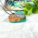 Bunte Paua Muschel Herz Holz Harz  Anhänger, Hintergrund Aqua Permutt ,Lederband mit Schiebeknoten,Abalone, Resin,Meer,Geburtstag, Geschenk