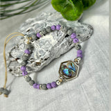 Armband mit Abalone -Muschel aus Resin lila und graue Lavaperlen und Glitzerspacer ,Geschenk, Geburtstag,