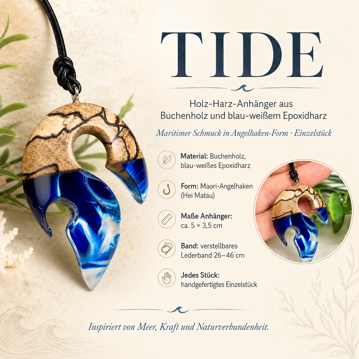 Info-Detailbild TIDE – handgefertigter Holz-Harz-Anhänger aus Buchenholz und blau-weißem Epoxidharz in Maori-Angelhaken-Form, mit verstellbarem Lederband, maritimer Unikatschmuck.