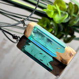Pusteblumen Halskette aus Maserholz und türkisem Epoxidharz,  echte Löwenzahnsamen schweben im Harz sichtbar,  schwarze Lederkette, handgefertigter Naturschmuck Unisex