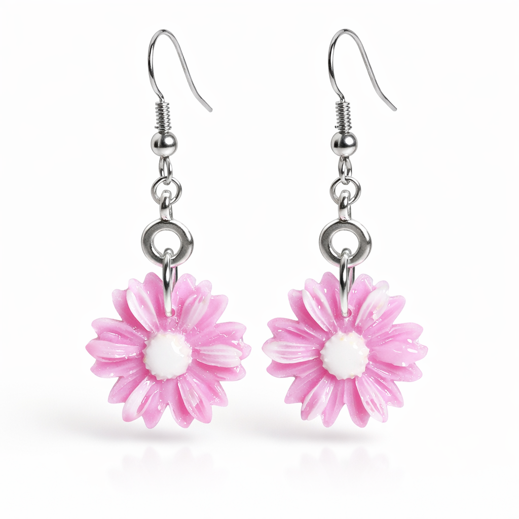 Handgefertigte rosa Blüten-Ohrringe aus Harz mit weißer Mitte, Durchmesser ca. 1,9 cm, an 925 Silber Ohrhaken mit silberfarbenem Edelstahl-Ring; zart glänzend, romantischer Blumen-Schmuck.