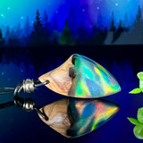 Aurora Spirit – Harz-Holz Anhänger mit Farbspiel Unikat