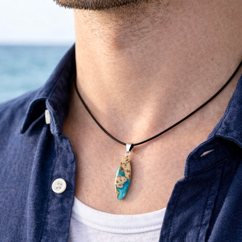 Edelstahl Anhängerschlaufe an schwarzer Lederkette mit Karabiner und Verlängerung. Filigraner Ocean Anhänger inspiriert von Meer und Wellen, natürlicher Unikat Schmuck für Damen und Herren.
