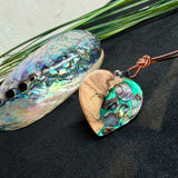 Herzanhänger aus Olivenholz & Paua-Muschel – Aquamarin Harz