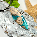 Edelstahl Anhängerschlaufe an schwarzer Lederkette mit Karabiner und Verlängerung. Filigraner Ocean Anhänger inspiriert von Meer und Wellen, natürlicher Unikat Schmuck für Damen und Herren.