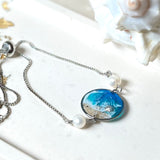 Wellenkuss – Armband mit Muschel, Sand & Perle im Harz
