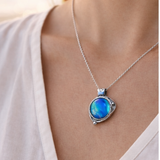 Galactic Glow – Labor-Opal & 925 Silberkette