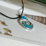 Wave Harmony – Wellenanhänger aus Edelstahl mit Türkis