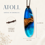 Produktinfografik Atoll – Holz-Harz Anhänger Maserholz Epoxidharz, ca. 6,8 cm, verstellbares Lederband, handgefertigt