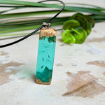 Pusteblumen Halskette aus Maserholz und türkisem Epoxidharz,  echte Löwenzahnsamen schweben im Harz sichtbar,  schwarze Lederkette, handgefertigter Naturschmuck Unisex