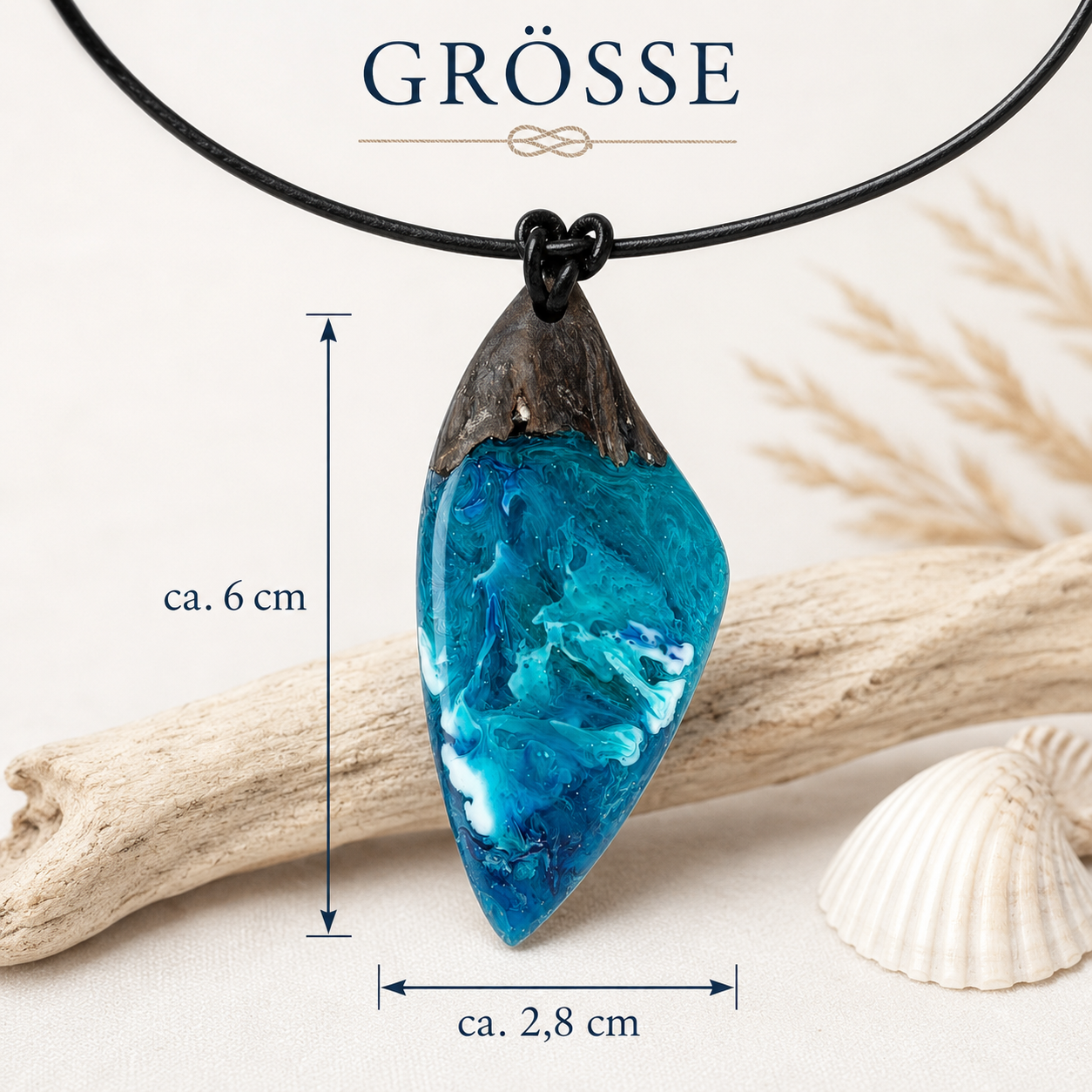 Größenbild WELLENKAMM Anhänger aus Maserholz und blau-türkisem Epoxidharz mit weißer Gischtoptik am schwarzen Lederband – handgefertigter maritimer Naturschmuck, ca. 6 x 2,8 cm, einzigartiges Unikat für Meeresliebhaber.