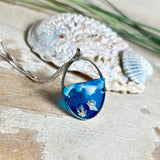 Riffschatz – 3D-Wellenanhänger mit Muschel/Koralle, Kette 56 cm