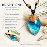 Info-Detailbild BRANDUNG – handgefertigter Holz-Harz-Anhänger aus Maserholz und Epoxidharz in Blau, Türkis, Weiß und Transparent, maritimer Naturschmuck am verstellbaren Lederband mit Holzperlen, Unikat inspiriert von Welle, Küste und Meer.