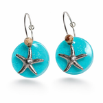 Handgefertigte Creolen-Ohrringe mit türkisblauer Resin-Scheibe, Glitzereffekt, silbernem Seestern-Charm und Jaspis-Natursteinperle. 925 Silber Creole, Gesamtlänge ca. 3,5 cm – Ocean-Feeling für jeden Tag.