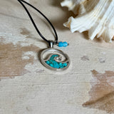 Wave Harmony – Wellenanhänger aus Edelstahl mit Türkis