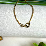 Vergoldete Panzerkette „Golden Grace“ aus 925 Sterling Silber in feiner Gliederung, 1,5 mm dick, 45 cm lang. Eleganter Goldglanz mit stabilem Federringverschluss. Ideal als Solokette oder für Anhänger – zeitlos, hochwertig und stilvoll.