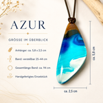 Azur Detailaufnahme – Maserholz-Übergang zu tiefblauem und türkisem Epoxidharz mit weißen Wellenstrukturen, hochglanzpoliert und handgefertigt