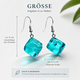 Größenbild türkis transparenter Eiswürfel Ohrringe aus Epoxidharz mit 925 Silber Ohrhaken, handgefertigte Statement Ohrringe im Ice Look, Gesamtlänge ca. 4 cm und Eiswürfel ca. 1,3 cm.
