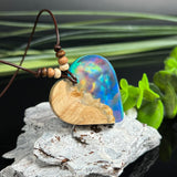 Herz-Halskette Holz, Harz & Labor-Opal – Aurora