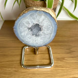 Achatgeode auf Metallständer – Naturkristall 12 cm