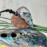 Bunter handgemachter Herzanhänger aus Rebholz & Paua-Muschel – Einzigartiger Unikatschmuck mit Schimmerndem Farbspiel, perfektes Geschenk