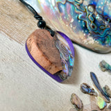 Bunter handgemachter Herzanhänger aus Rebholz & Paua-Muschel – Einzigartiger Unikatschmuck mit Schimmerndem Farbspiel, perfektes Geschenk