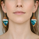 Ocean Diamond – Olivenholz & Harz Ohrringe in Diamantform
