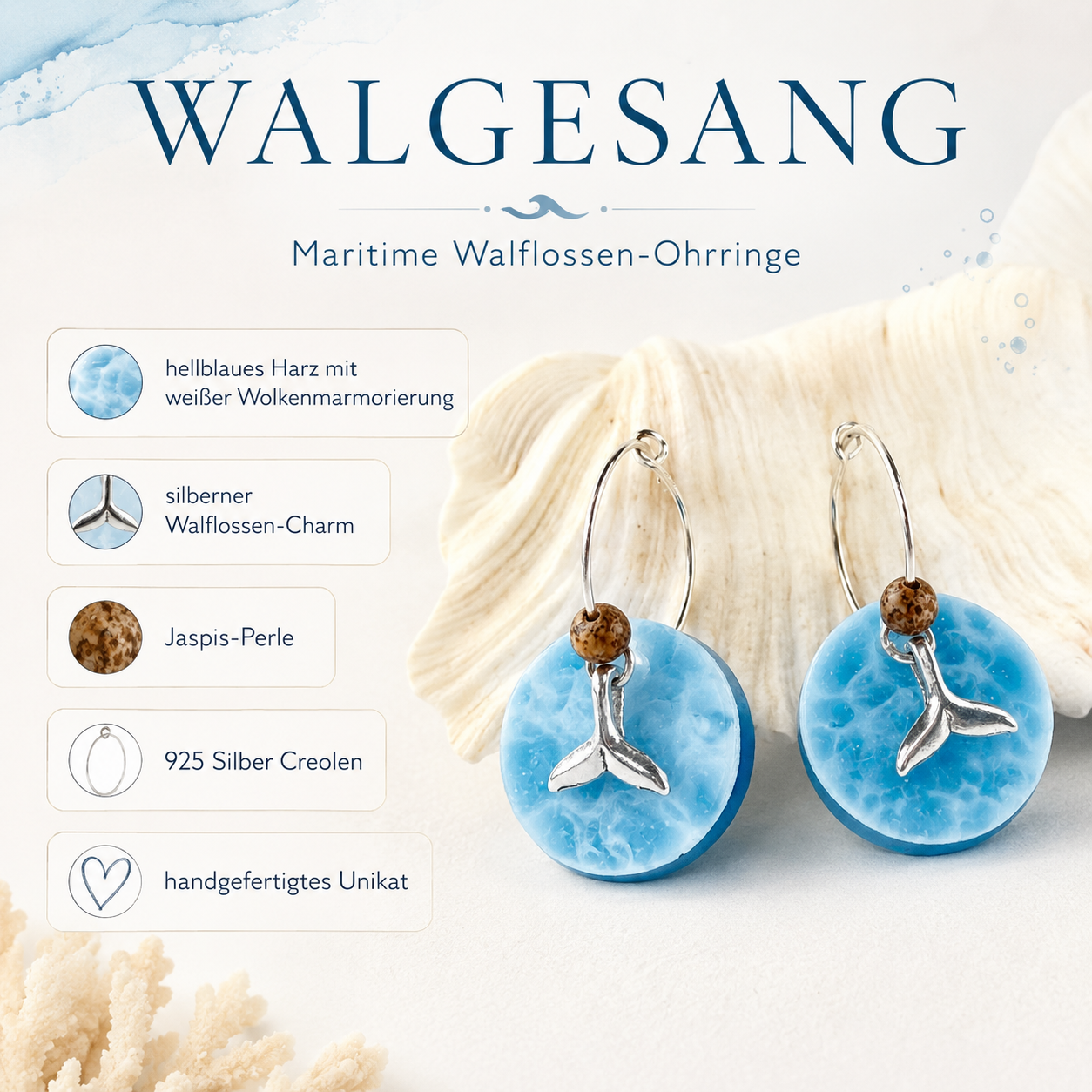 WALGESANG Walflossen-Ohrringe aus hellblauem Resin mit weißer Wolkenmarmorierung, silbernem Walflossen-Charm, Jaspis-Perle und 925 Silber Creolen – handgefertigter maritimer Schmuck.
